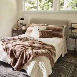 Londonberry Turned Metal Accent Table Black - Threshold -Whalen Furniture GUEST 44ede14b fd70 499f 8598 6900caa64fb1